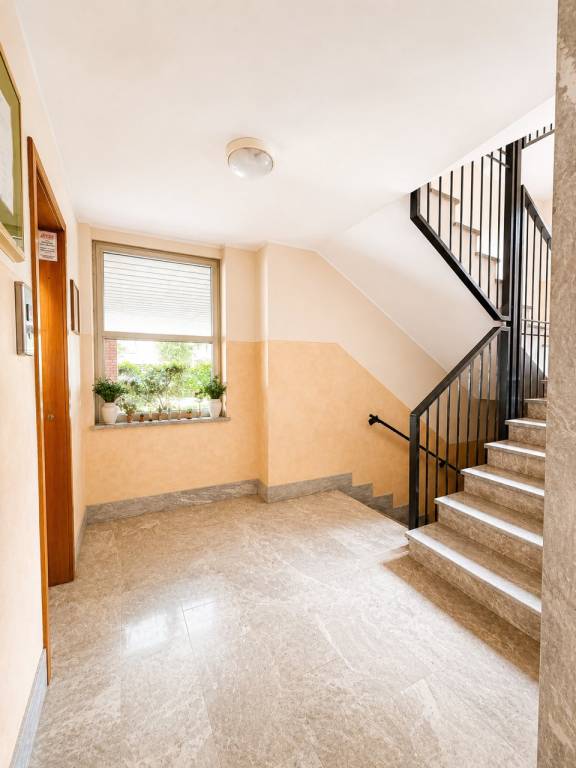 AMPIO TRILOCALE IN ZONA RESIDENZIALE