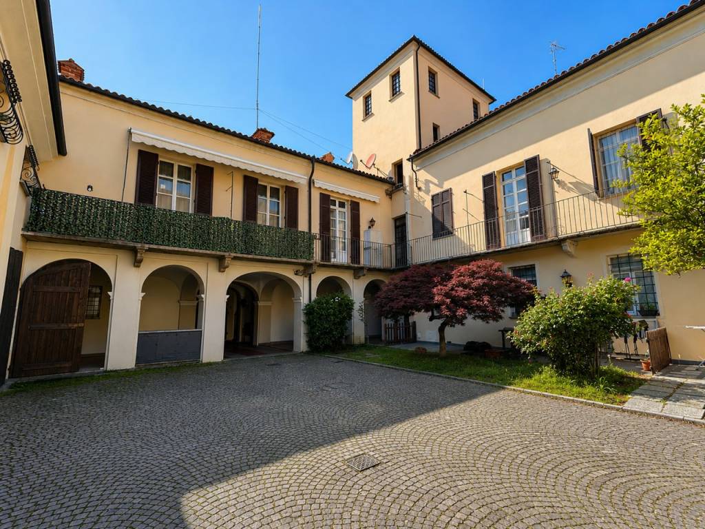 MERAVIGLIOSO APPARTAMENTO ATTICO IN ANTICA DIMORA STORICA