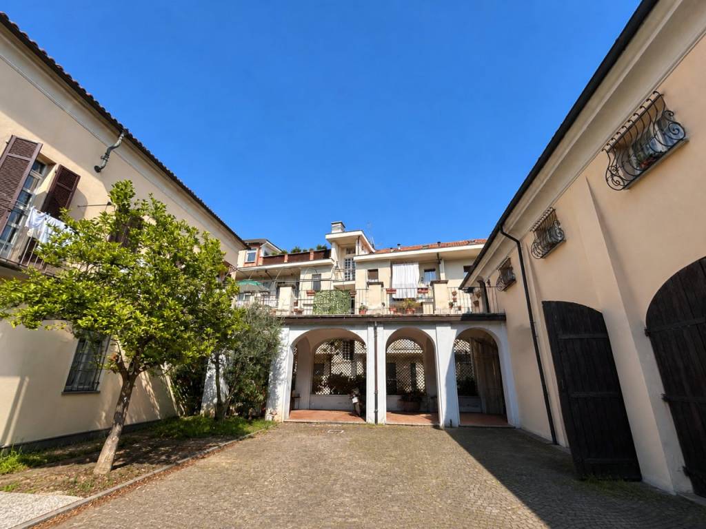 MERAVIGLIOSO APPARTAMENTO ATTICO IN ANTICA DIMORA STORICA