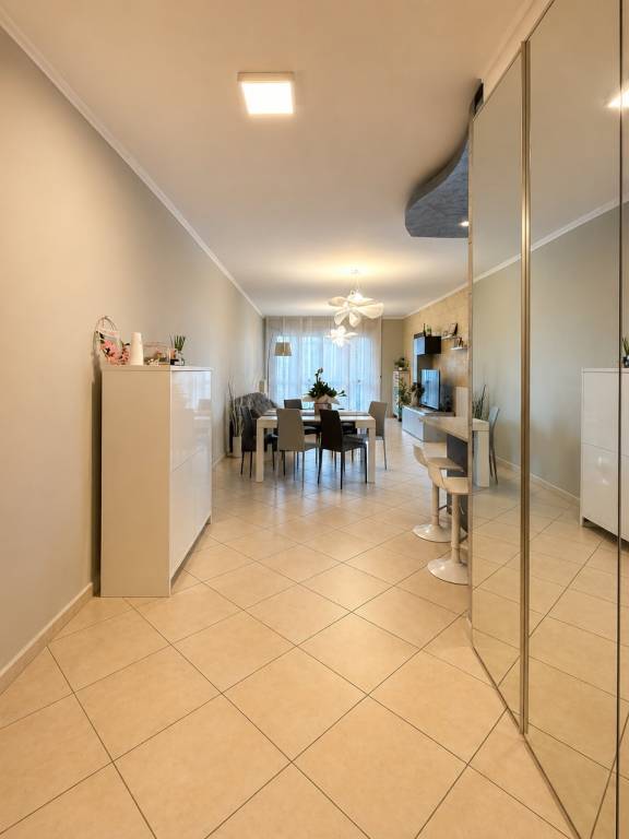 Ampio appartamento in zona centrale con terrazzo