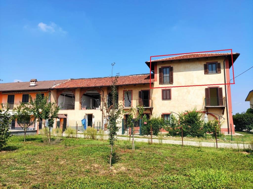 LUMINOSO APPARTAMENTO IN CASCINALE RISTRUTTURATO