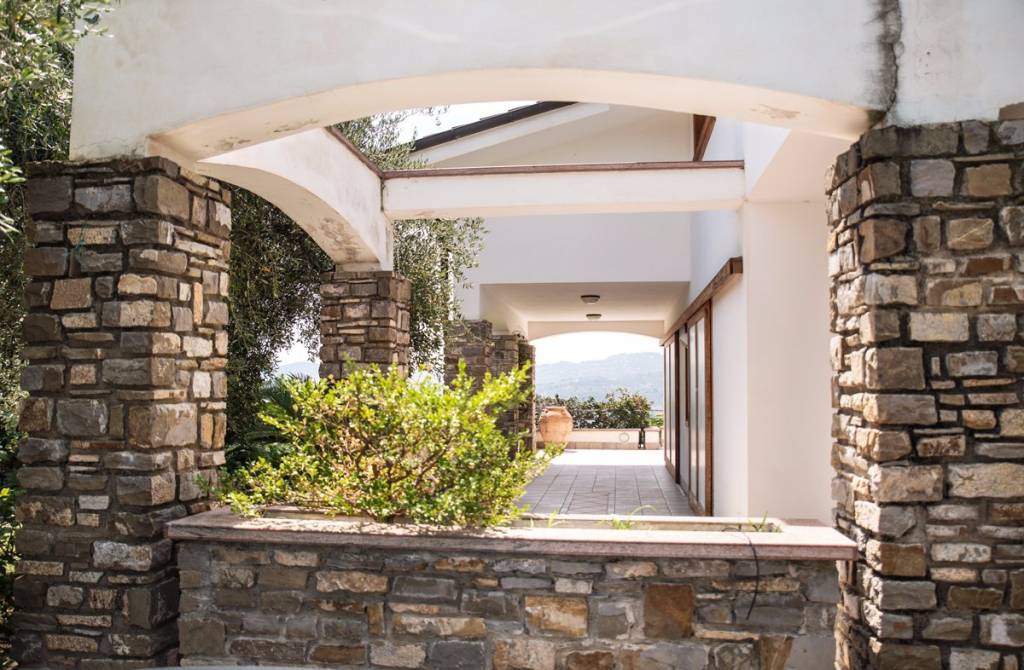 Favolosa villa con piscina vista mare