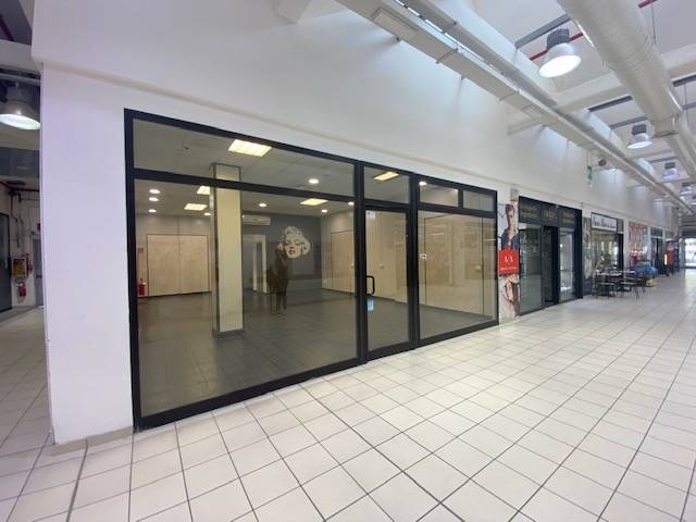 Ampio locale nel Centro Commerciale Europa