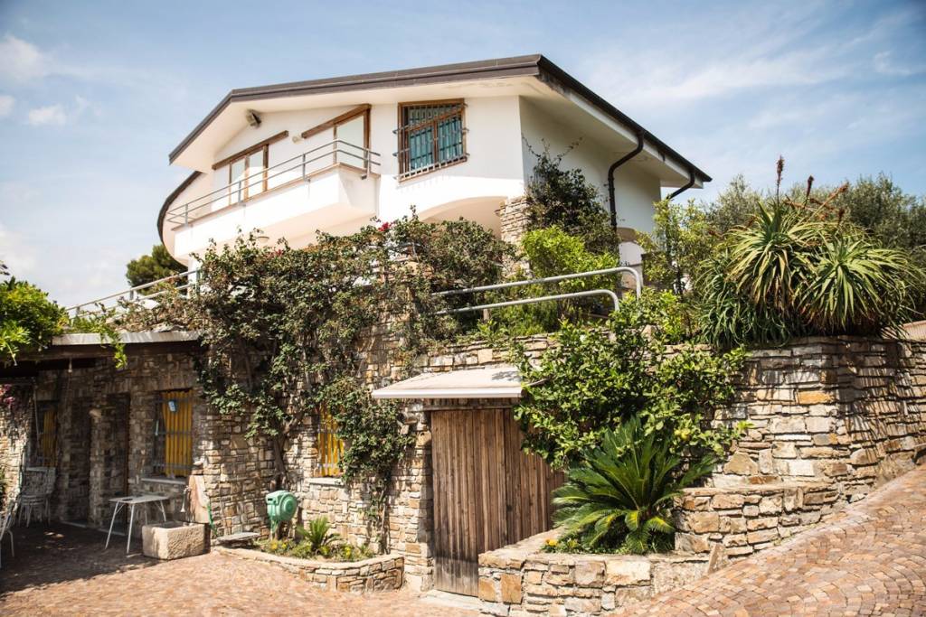Favolosa villa con piscina vista mare