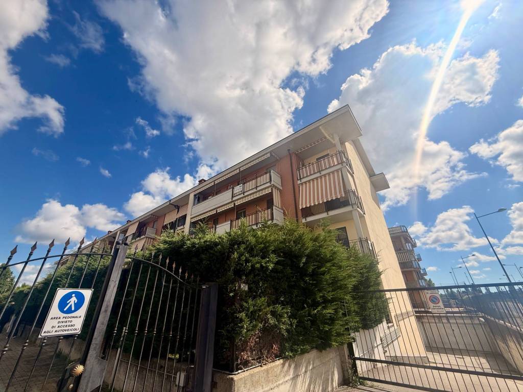 Luminoso appartamento libero tre arie