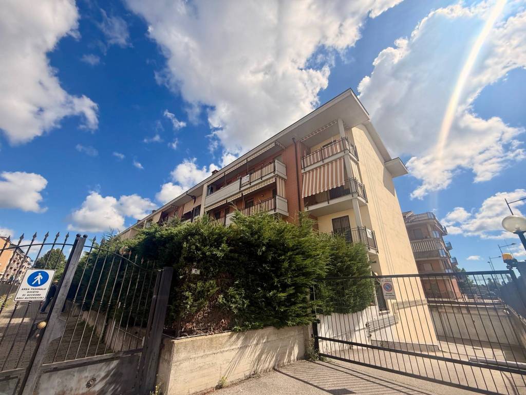 Luminoso appartamento libero tre arie