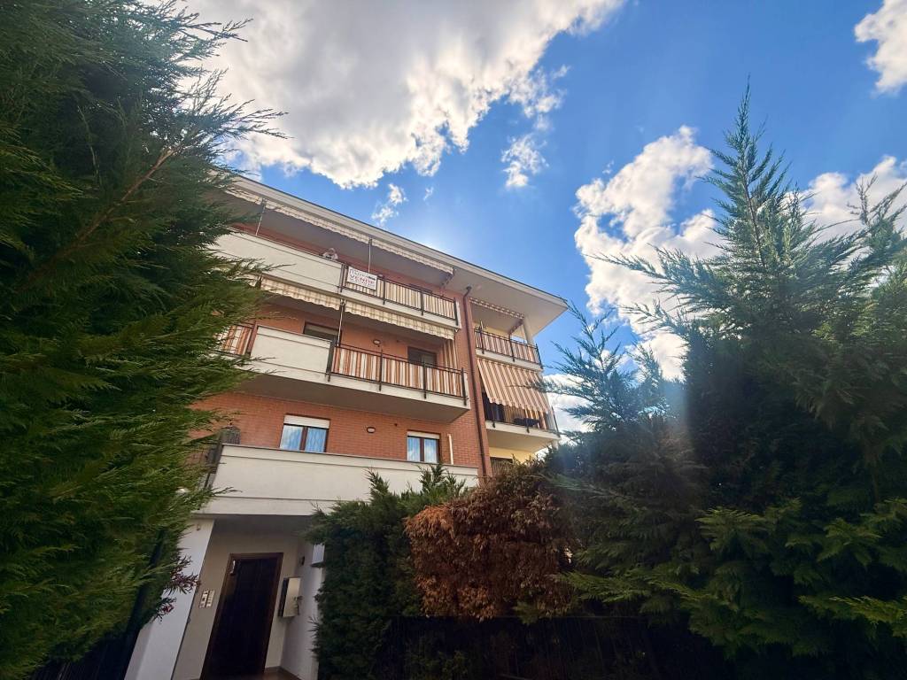 Luminoso appartamento libero tre arie