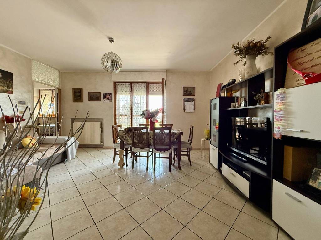 AMPIO APPARTAMENTO ULTIMO PIANO VICINO CORSO ROMA