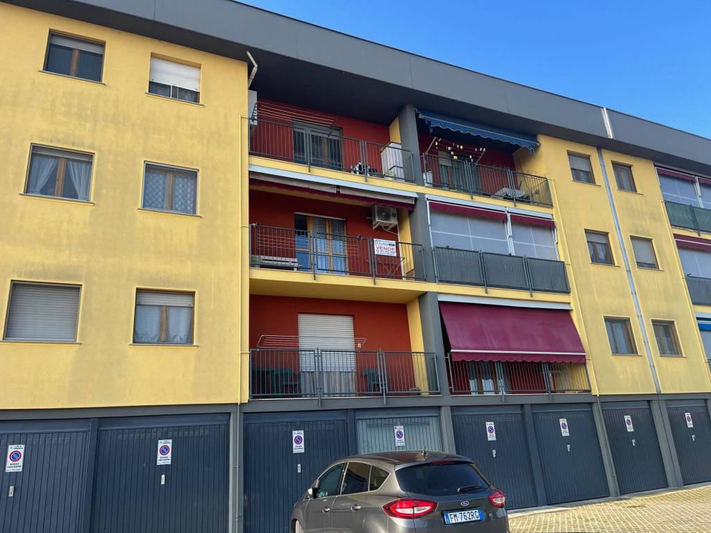 AMPIO APPARTAMENTO ULTIMO PIANO VICINO CORSO ROMA