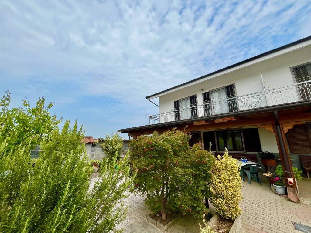 Ampia casa indipendente con giardino