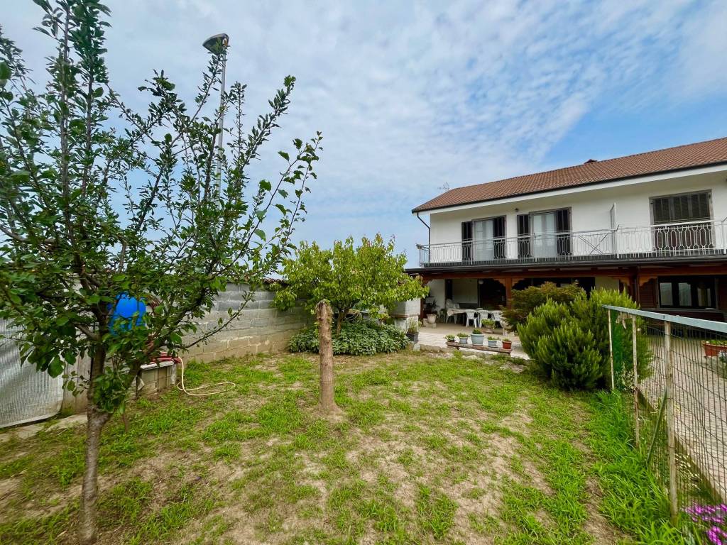 Ampia casa indipendente con giardino