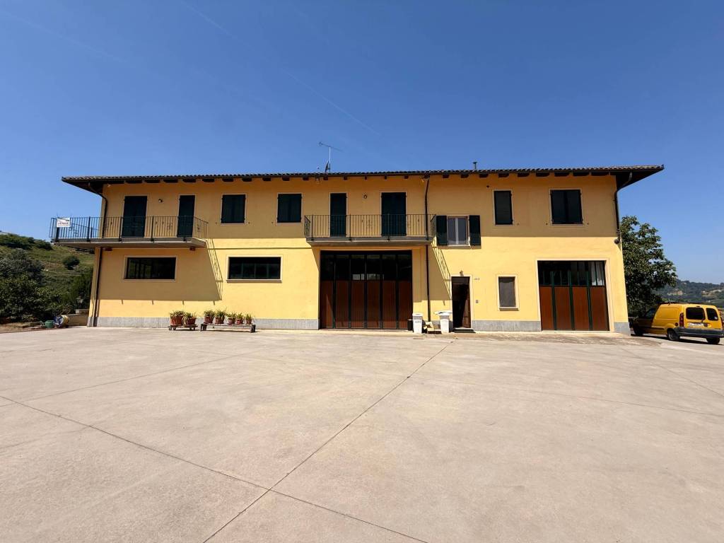 Villetta indipendente immersa nel verde del Roero