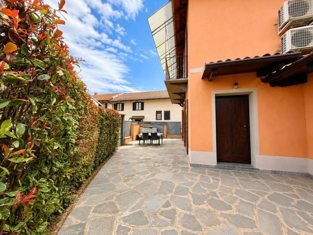 Graziosa casa indipendente con cortile
