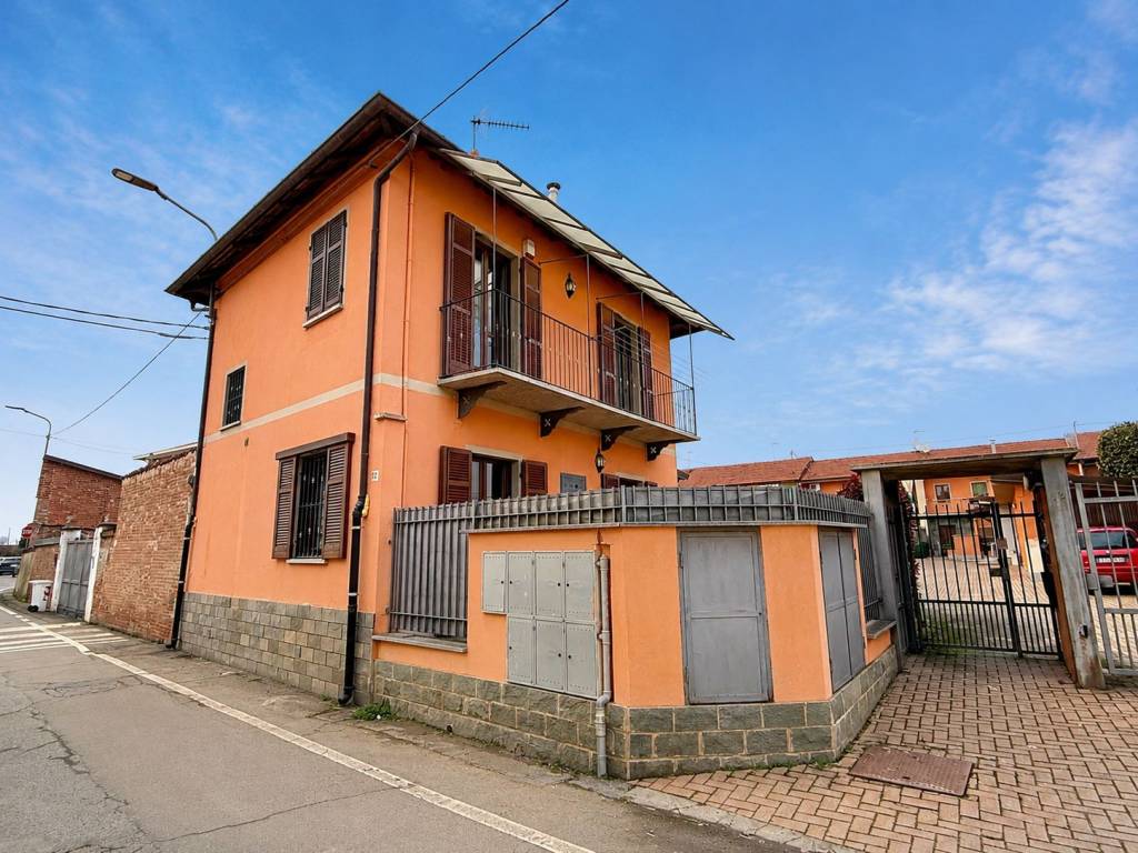 Graziosa casa indipendente con cortile