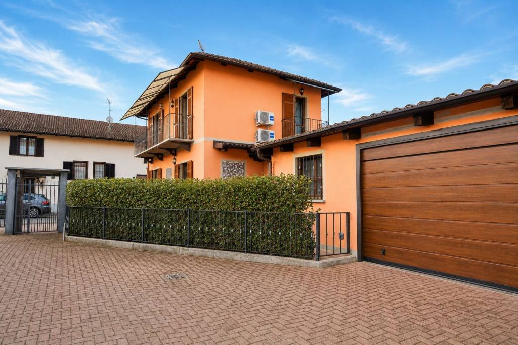 Graziosa casa indipendente con cortile