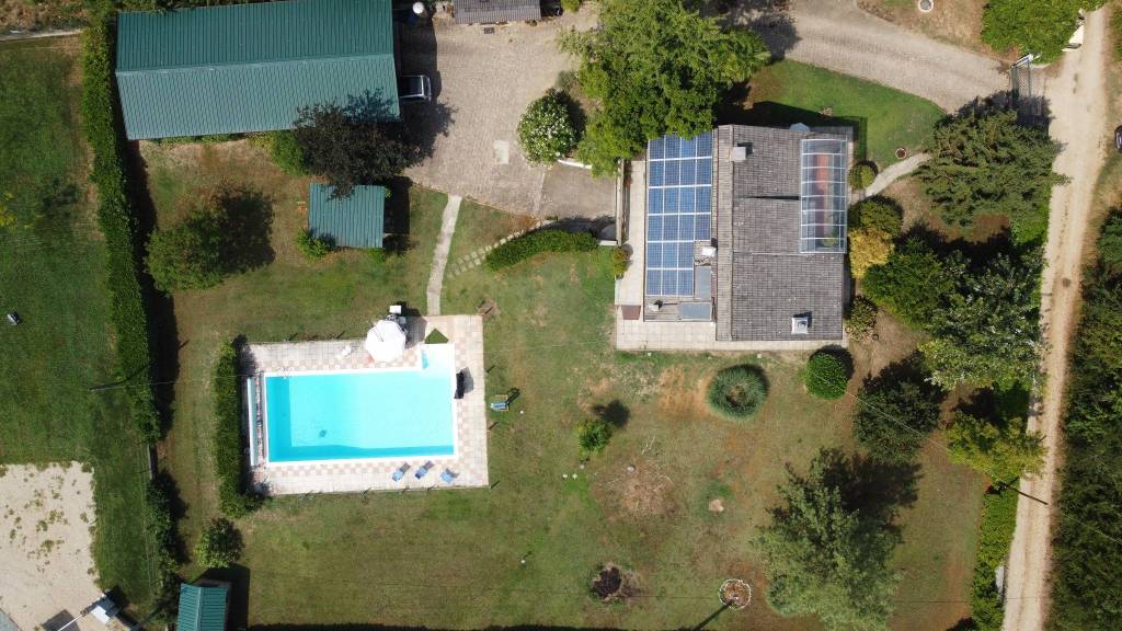 Villa immersa nel verde con splendido parco e piscina