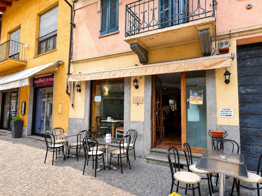 Bar con dehors nel centro storico Sommariva del Bosco