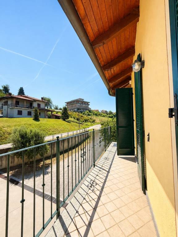 Appartamento con vista sulle colline di Montaldo Roero