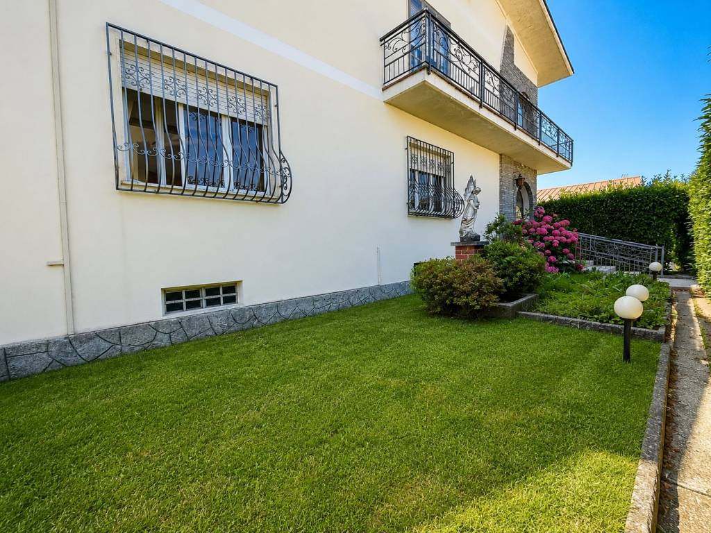 Appartamento in bifamiliare indipendente con giardino
