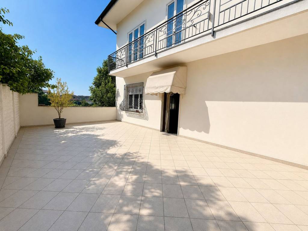Appartamento in bifamiliare indipendente con giardino